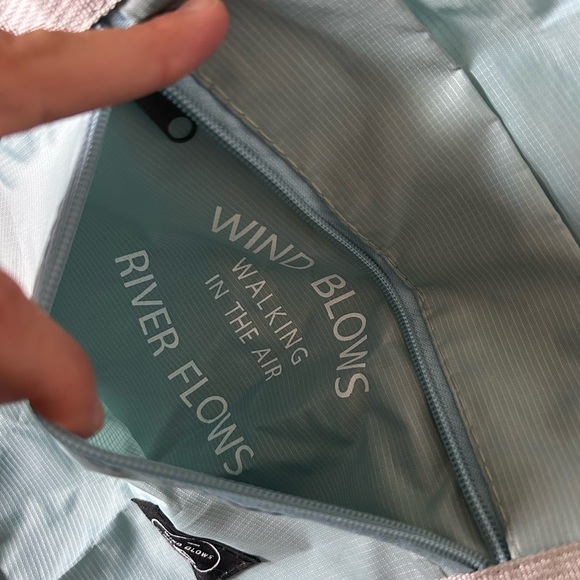 Wind blows river flows blue water proof large duffel bag - Picture 4 of 6